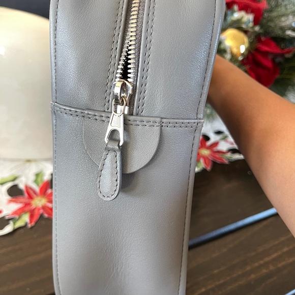 ❌❌❌❌SOLD❌❌❌ Triangle Duffle Bag Leather❣️ - Picture 2 of 7